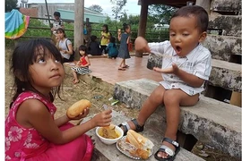 Mang Trung thu lên đại ngàn Trường Sơn