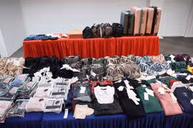 Singapore bắt 4 người Việt nghi trộm quần áo