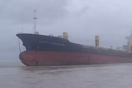 Tìm ra câu trả lời về 'tàu ma' lạc trôi ngoài khơi Myanmar