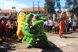 Khám-chữa bệnh người dân xã Ia Chía