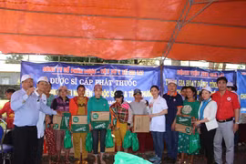 Trao yêu thương cho người dân biên giới