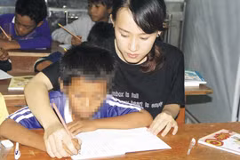 Thiện nguyện dạy chữ cho học trò Raglai nghèo khó