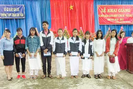 Trao yêu thương cho học trò nghèo