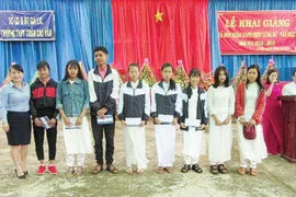 Trao yêu thương cho học trò nghèo