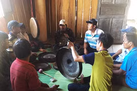 Kbang: 70 nghệ nhân học chỉnh chiêng