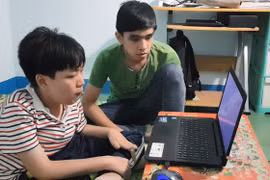 Nghị lực và ước mơ của chàng sinh viên khuyết tật