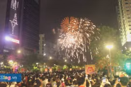 Ngắm pháo hoa lung linh trên sông Sài Gòn dịp 2/9