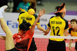 Cầu mây nữ, bóng đá nam vét huy chương trước ngày bế mạc