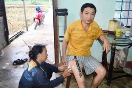 Đã nghèo còn gặp "eo"