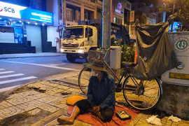 Đêm thời giãn cách của người vô gia cư