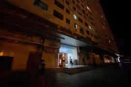 Hà Nội: Rơi từ tầng 12 chung cư Linh Đàm, một bé gái tử vong tại chỗ