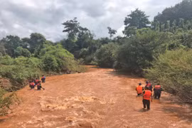 Gia Lai: Tìm thấy thi thể cháu bé 4 tuổi bị nước cuốn trôi