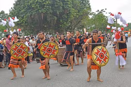Chiếc khiên trong đời sống đồng bào Trường Sơn-Tây Nguyên