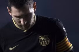 Tại sao Messi phải chia tay Barcelona trong nước mắt?