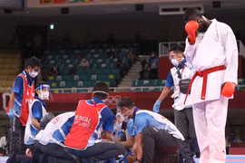 VĐV đoạt HCV bị đánh knock-out ngất trên sân: Karatedo vừa ra mắt khó trụ lại Olympic?