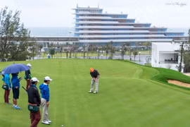 Bình Định công bố các quyết định xử lý giám đốc sở, cục phó chơi golf giữa đại dịch