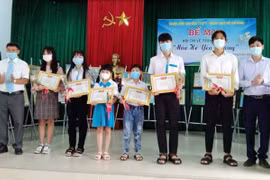 Trao giải hội thi vẽ tranh "Mùa hè yêu thương"