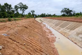 Khẩn trương khắc phục sự cố hệ thống kênh hồ thủy lợi Ia Mơr