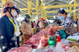 Pleiku: Nhiều khu chợ đông đúc trong buổi sáng đầu tiên thực hiện Chỉ thị 16