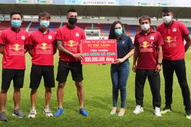 Câu lạc bộ Hoàng Anh Gia Lai được tặng 500 triệu đồng