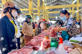 Pleiku: Nhiều khu chợ đông đúc trong buổi sáng đầu tiên thực hiện Chỉ thị 16