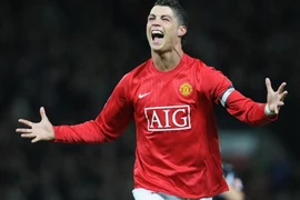 Cristiano Ronaldo chính thức trở lại Man United