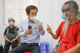 Chuyện tất bật của người thủ lĩnh áo trắng