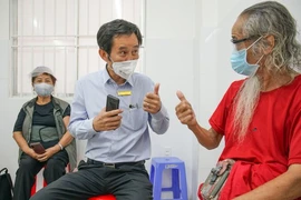 Chuyện tất bật của người thủ lĩnh áo trắng