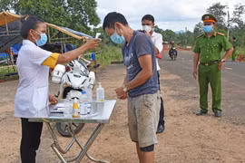Nữ điều dưỡng xung phong chống dịch