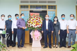 Phó Bí thư Tỉnh ủy Rah Lan Chung thăm, tặng quà Hội Nạn nhân chất độc da cam/dioxin tỉnh