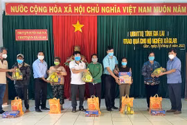 Tặng hơn 500 suất quà cho người dân khó khăn tại huyện Đak Đoa và Chư Sê