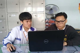 Xe lăn thông minh: Tấm lòng của học sinh Pleiku với người già neo đơn