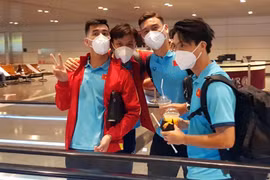 Đặng Văn Lâm cạnh tranh Bùi Tấn Trường trong khung gỗ đội tuyển Việt Nam