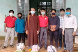 Chư Sê: Tặng 340 suất quà cho người dân gặp khó khăn do dịch Covid-19