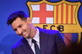 Messi đạt thỏa thuận chuyển tới PSG, đã bay sang Paris ký hợp đồng