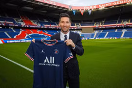Lionel Messi chính thức ra mắt PSG, quyết định mặc áo đấu số 30