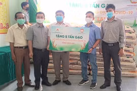 Công ty cổ phần Tập đoàn Lộc Trời ủng hộ 5 tấn gạo phòng-chống dịch