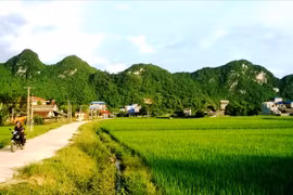 Điểm du lịch chợ Chu - Thái Nguyên với những bí ẩn các hình vẽ chưa rõ niên đại trên chùa Hang