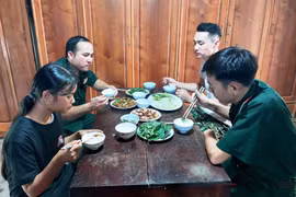 Lớn lên trong yêu thương của người lính quân hàm xanh