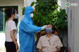 TP. Hồ Chí Minh hướng dẫn người dân tự lấy mẫu test nhanh Covid-19