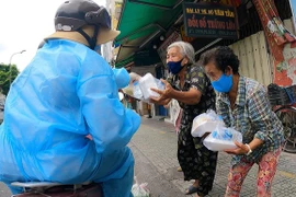 Chăm lo chu đáo, tận tình