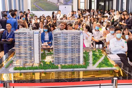 Ít người mua, giá nhà đất vẫn tăng