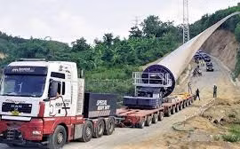 Gia Lai hỗ trợ các phương tiện vận chuyển thiết bị điện gió và xe hộ tống áp tải