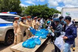 Lực lượng Công an xung kích trên tuyến đầu chống dịch