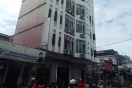 Cháy khách sạn, du khách hoảng loạn