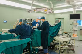 Khai trương hệ thống công nghệ O-arm chẩn đoán và điều trị cột sống