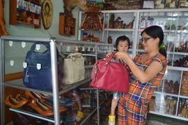 Khi công chức làm thêm...