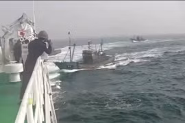 Tàu Hàn Quốc nã đạn vào tàu đánh cá trái phép Trung Quốc