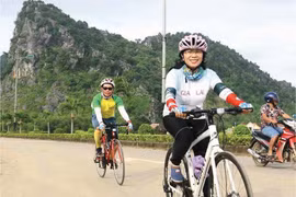 Nữ phượt thủ xuyên biên giới