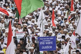 Tổng thống Indonesia kêu gọi người biểu tình chấm dứt bạo loạn